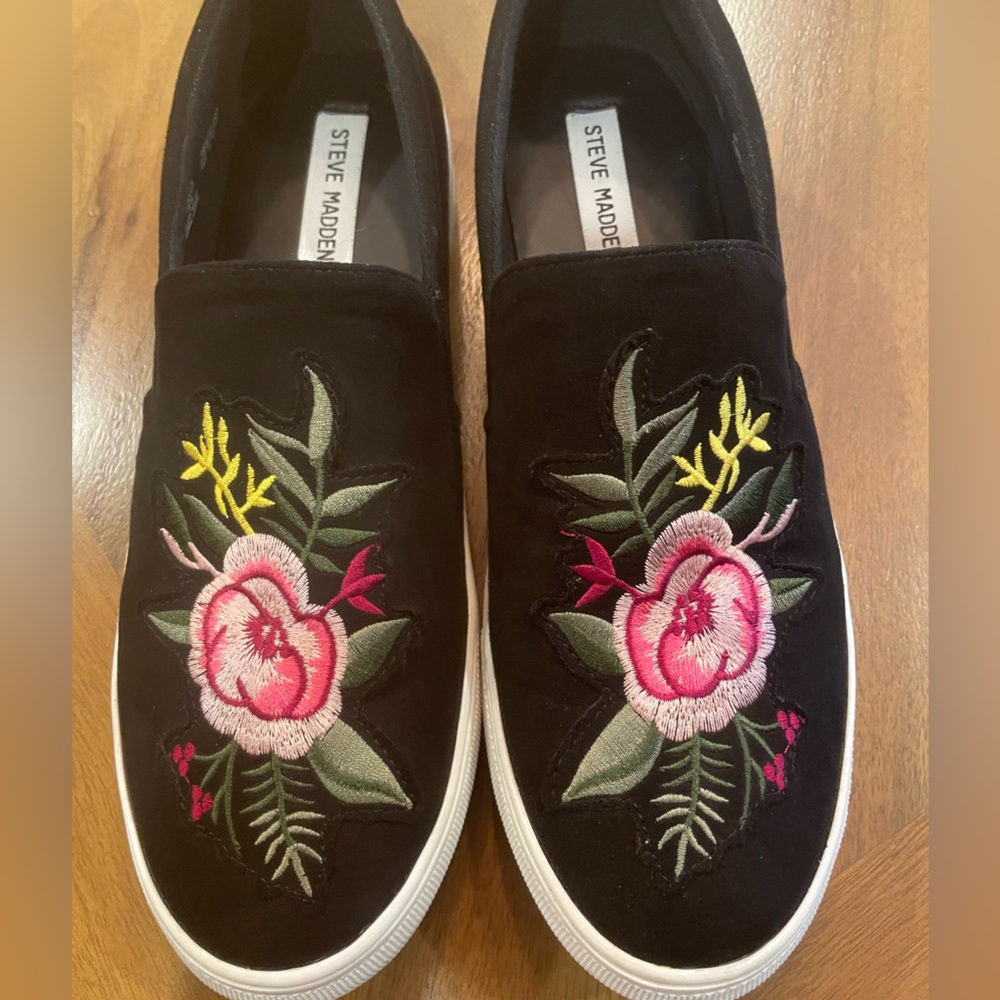 Steve Madden slip on sneakers